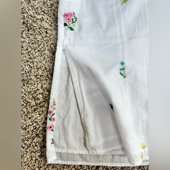 Like New Talbots Embroidered Flutter Sleeve Top - Picture 9 of 9